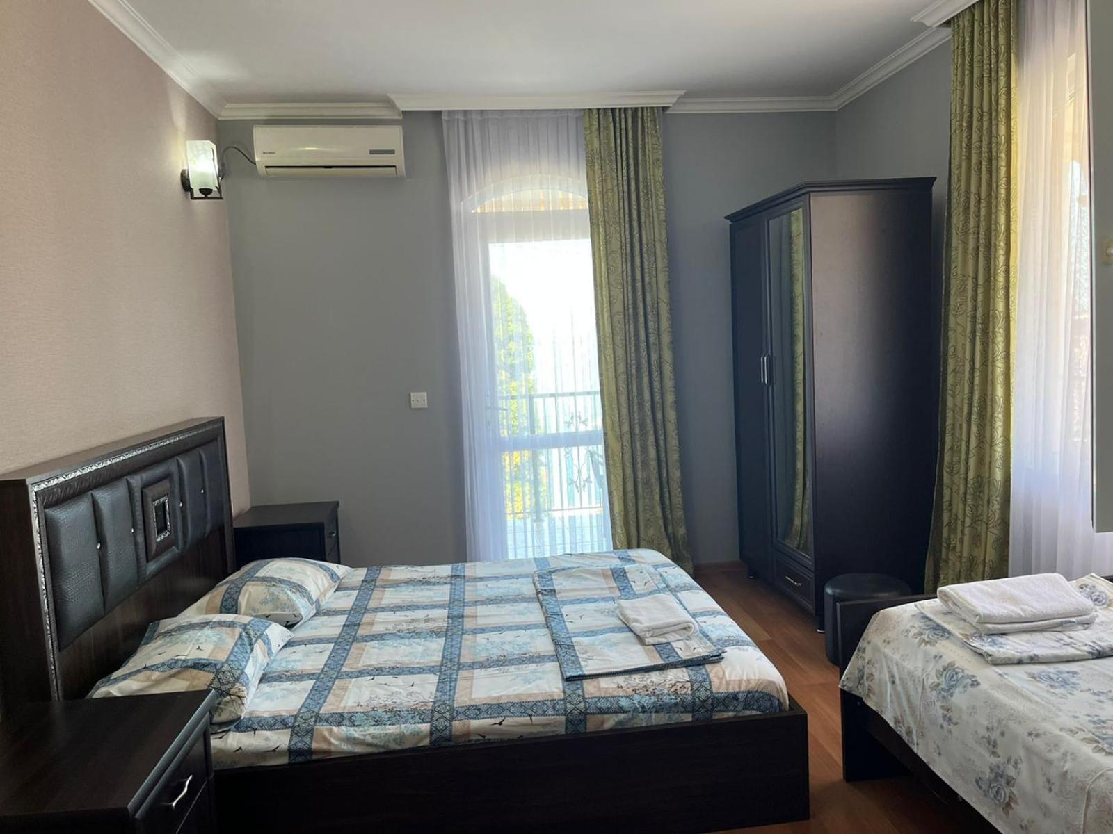 Yellow House - Vaja Sarpi Zewnętrze zdjęcie