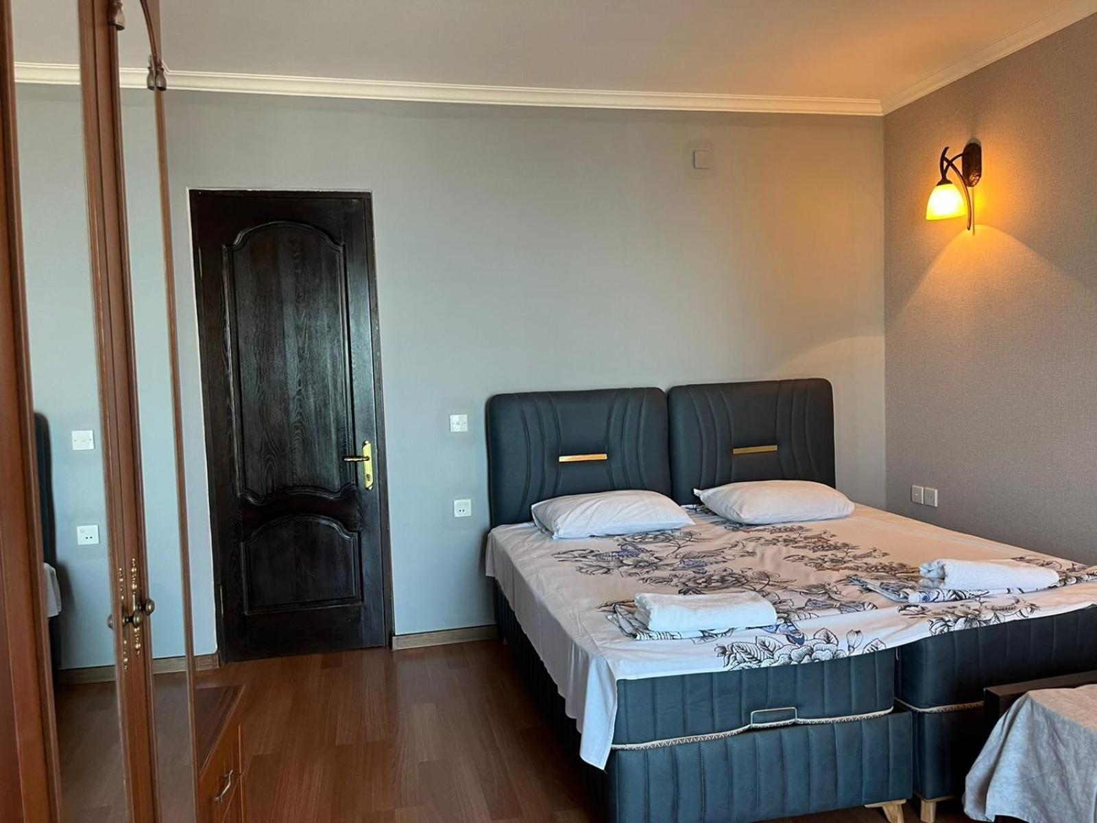 Yellow House - Vaja Sarpi Zewnętrze zdjęcie