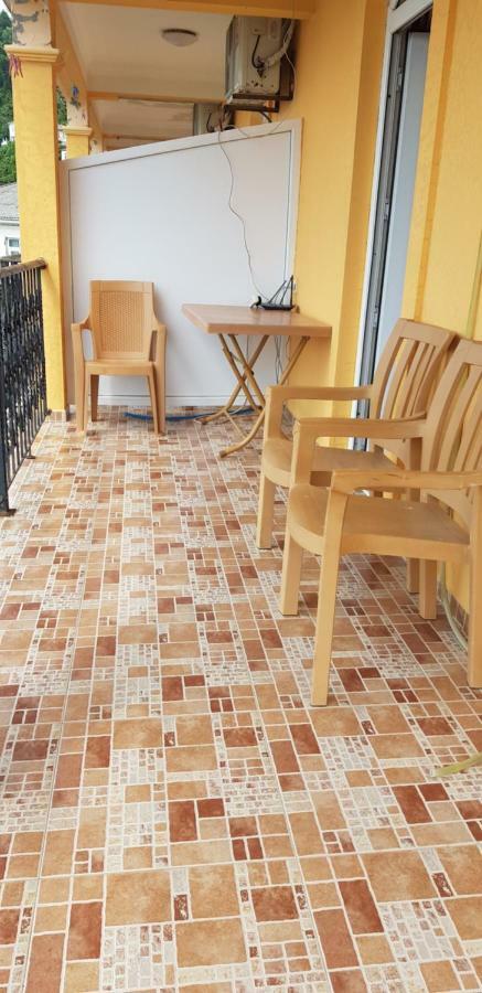 Yellow House - Vaja Sarpi Zewnętrze zdjęcie
